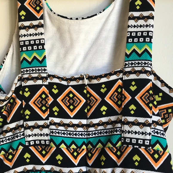 Patterned Dress, Size Large - Picture 3 of 8